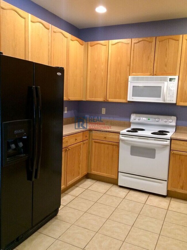 Building Photo - 8456 S Hoyt Way