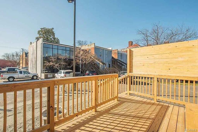 Building Photo - 2 N Plum St