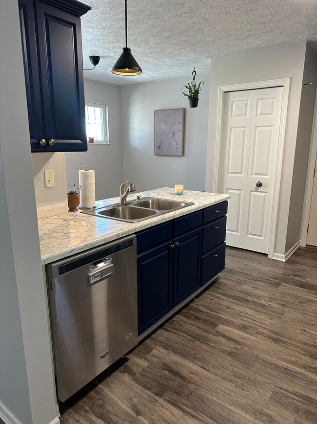 Building Photo - 3 Bedroom 2 Bath Home In Valpo