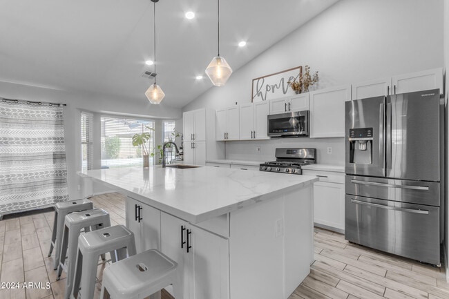 Building Photo - 1114 E Artesian Way