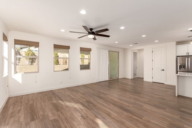 Building Photo - Gorgeous 4-Bedroom, 3.5-Bath Home in Peori...