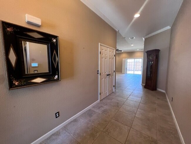 Building Photo - 3BR 2Ba Boat Deep Hightop Garage & Colorado River Views