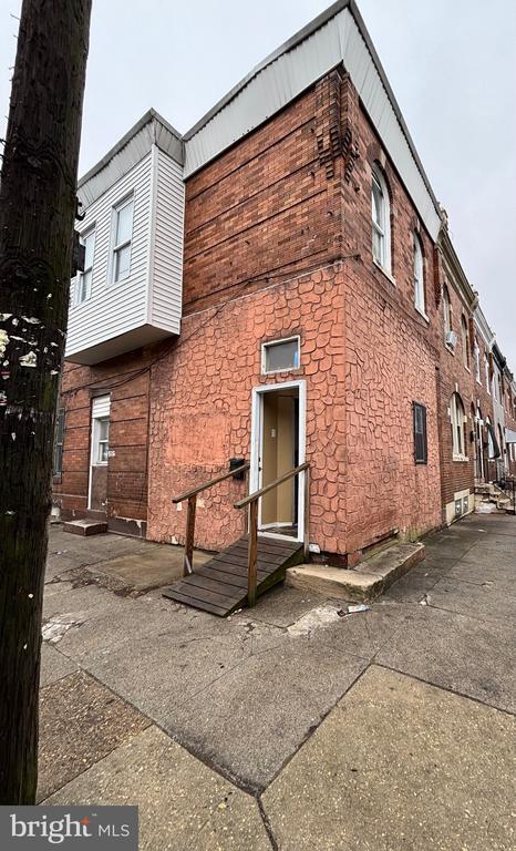 Primary Photo - 528 E Willard St