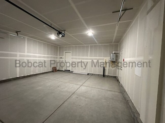 Building Photo - 923 Nelle Dr