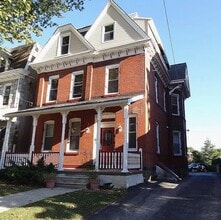 Building Photo - 204 Sumac St