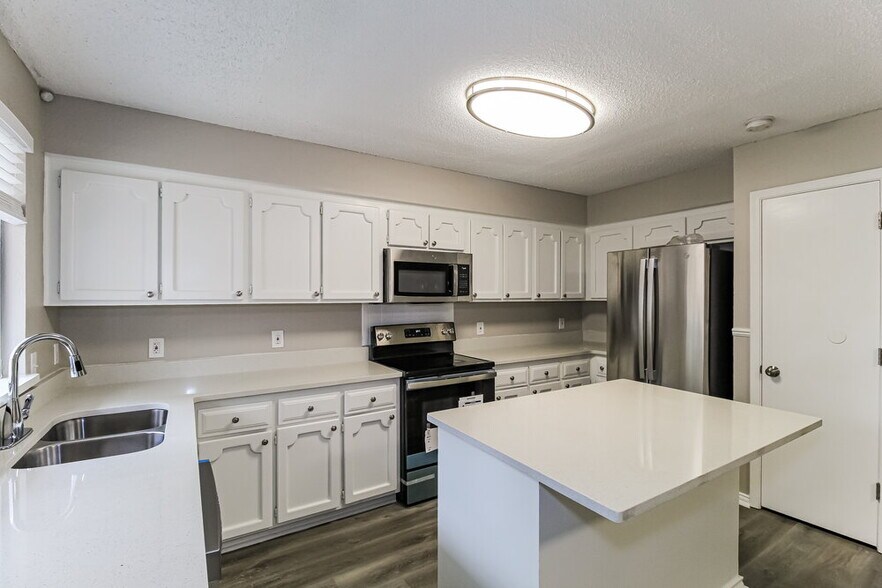 Building Photo - 6628 Brookdale Dr