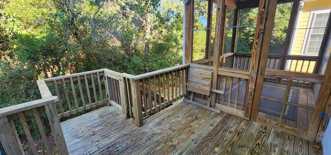 Building Photo - 104 Landing Trail