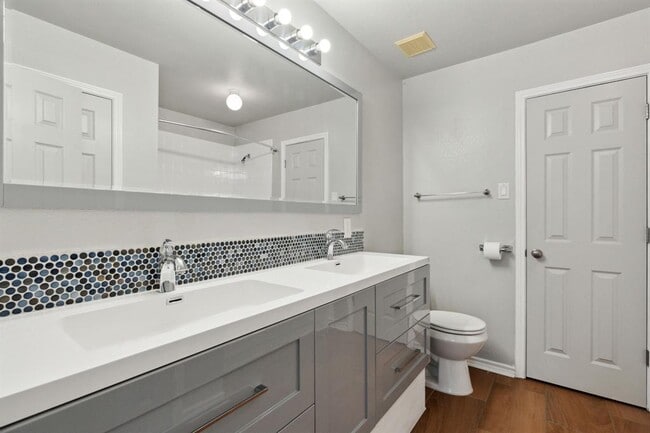 Building Photo - 2907 Kestrel Dr