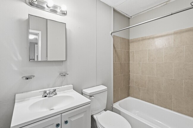 Building Photo - 14 Hacker St