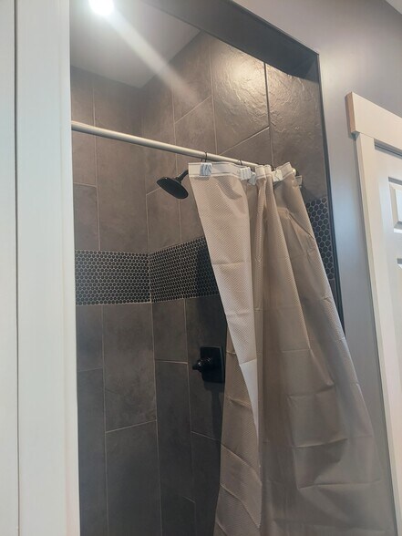Shower - 126 Lakeland Rd