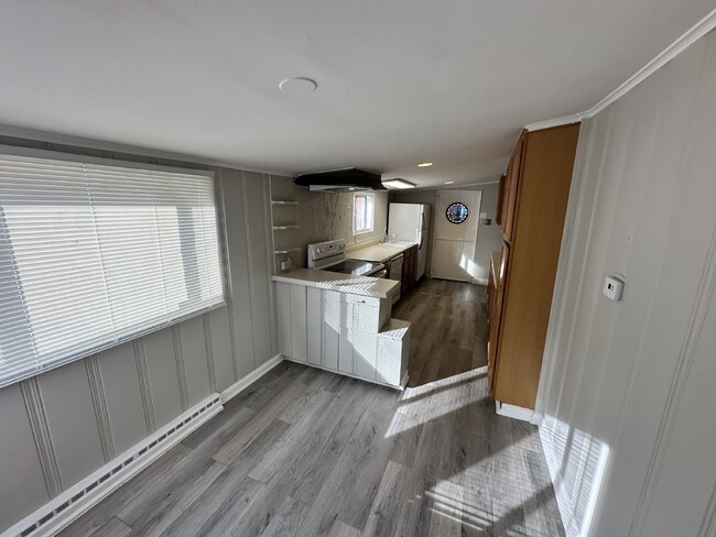 Building Photo - AVAILABLE JULY! Student Housing near DU Campus!