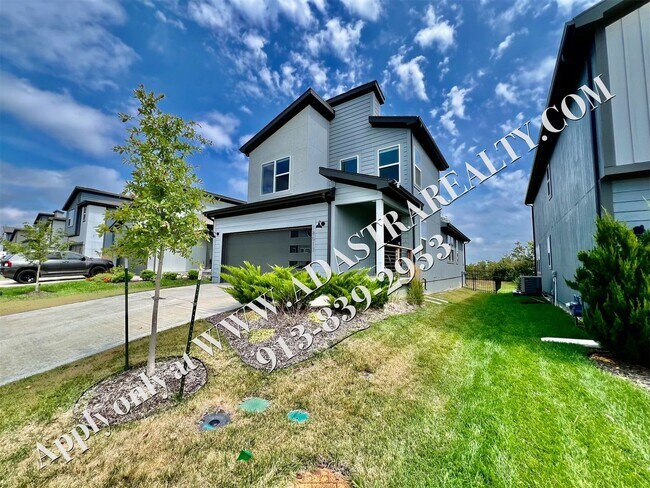Building Photo - Beautiful Like New 4 Bed 4 Bath Home in Overland Park-Available NOW!!