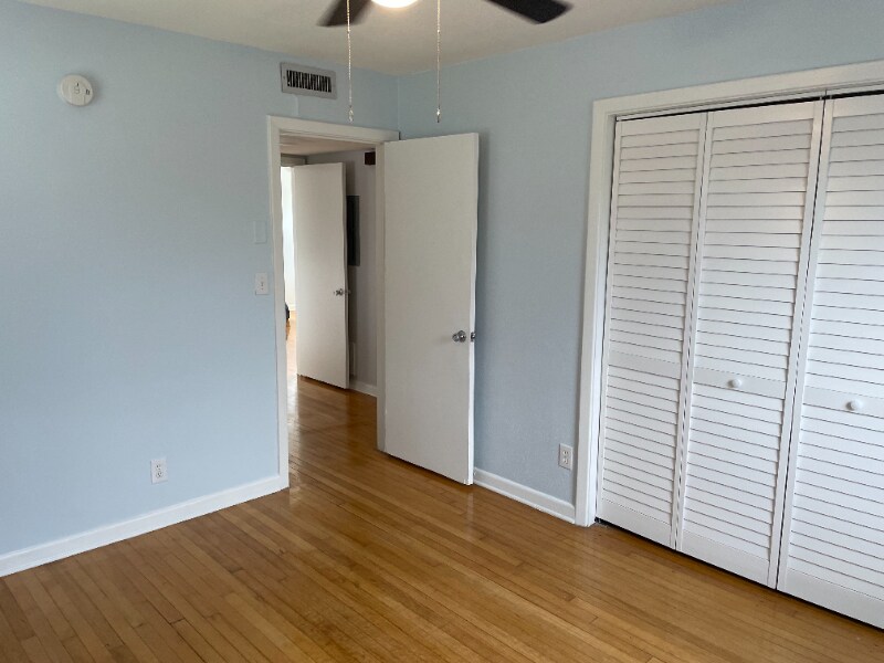 Building Photo - 301 Oleander St