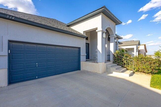 Building Photo - 514 Prado Dr