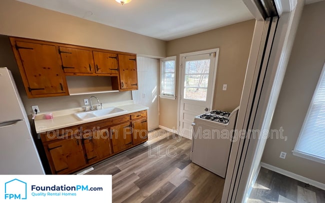 Building Photo - 1624 Mary Dr