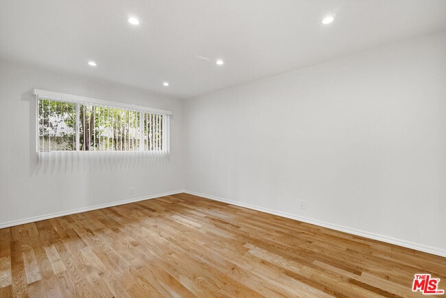 Building Photo - 1425 N Harper Ave