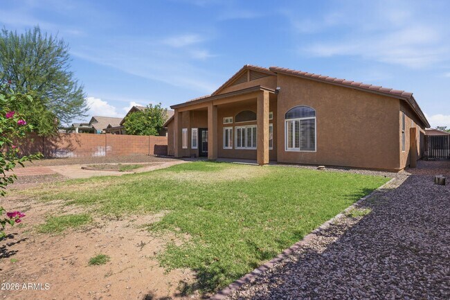 Building Photo - 4441 E Cottonwood Ln