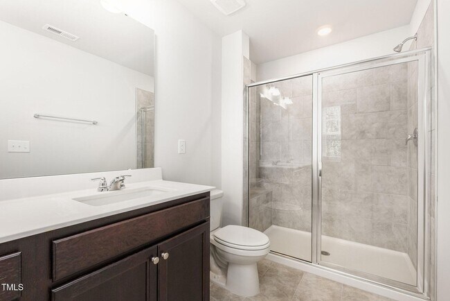 Building Photo - 172 Paramount Dr