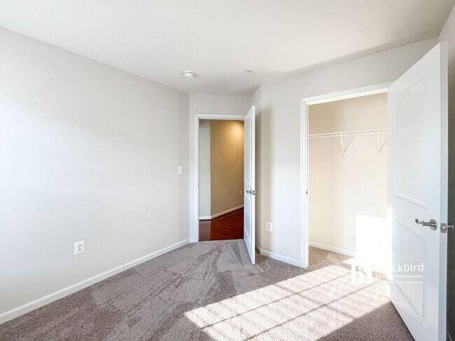 Building Photo - 3815 Hansberry Ct NE