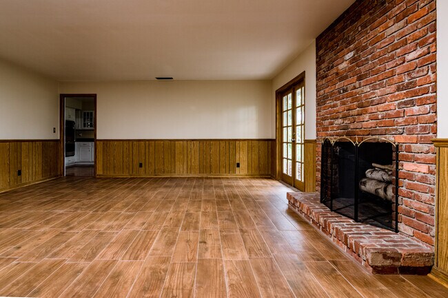Building Photo - 119 Rio Pinar Dr