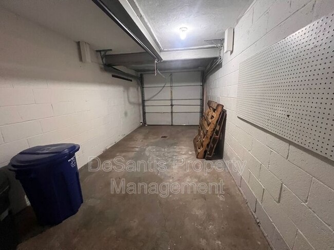 Building Photo - 1123 Clippert St