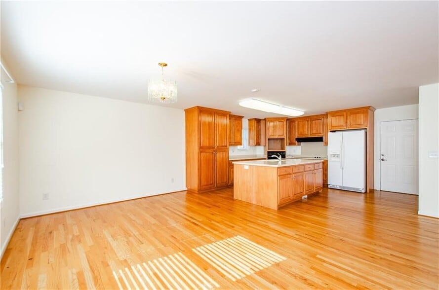 Building Photo - 3950 Chattahoochee Rd