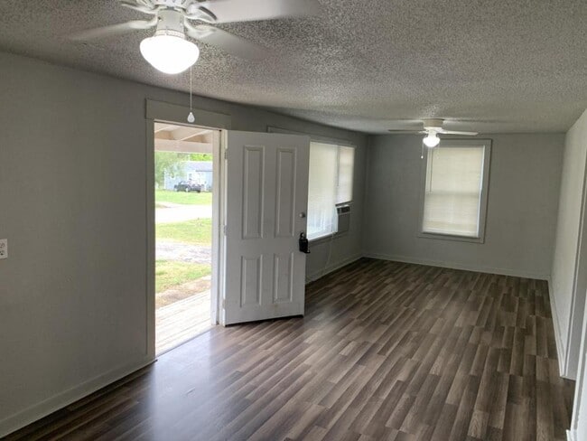 Building Photo - 4229 NE 20th St