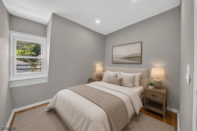 Building Photo - 467 Summer Ave