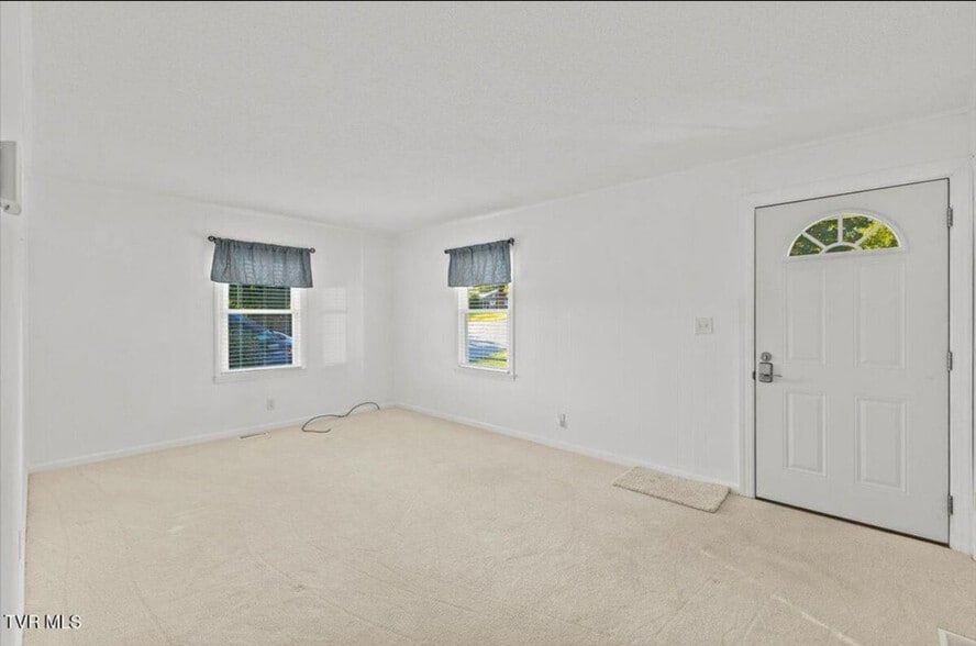 Building Photo - 707 Lincoln Ave