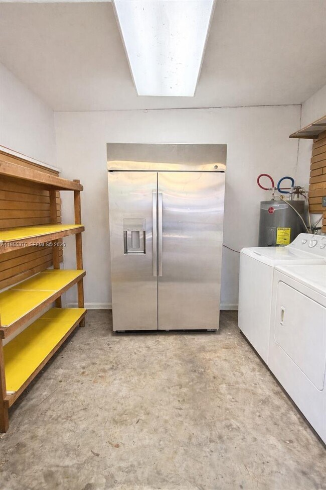 Building Photo - 1306 Madrid St