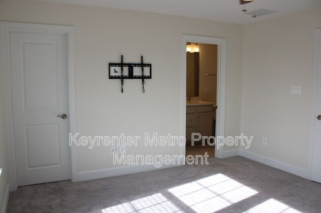 Building Photo - 2736 Pinebrook Rd