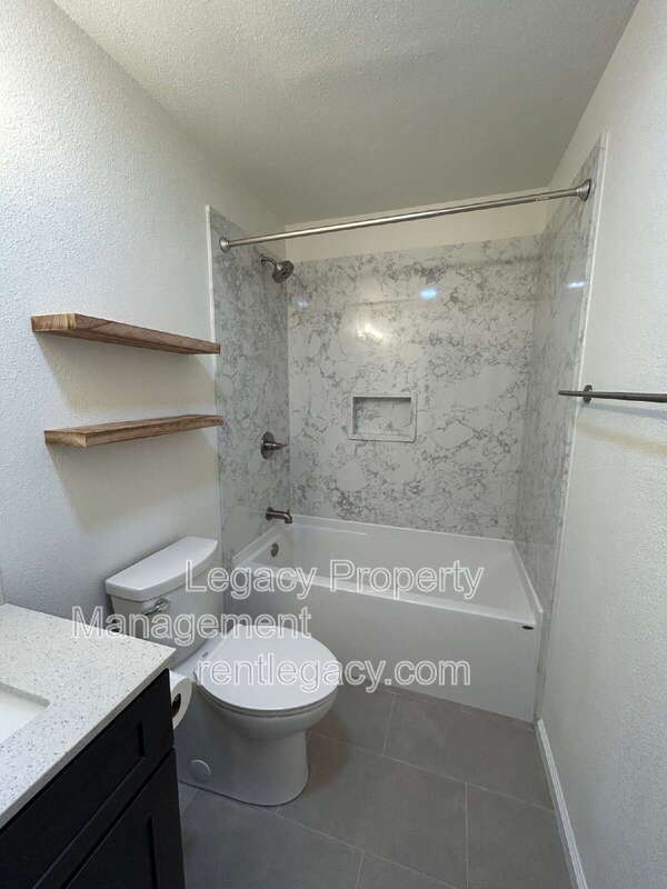 Building Photo - 1525 James St