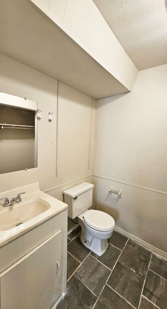 Building Photo - Warr Acres- 3 Bed/1 Bath