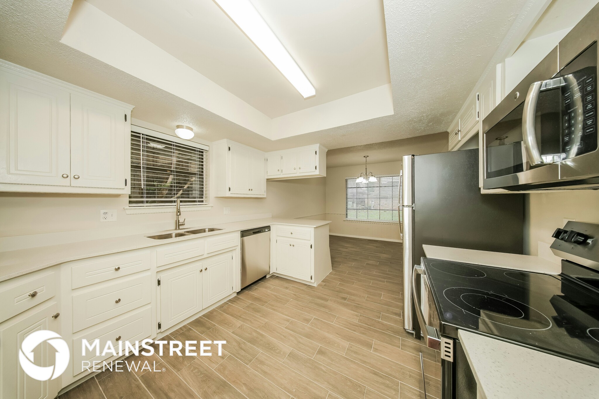 Building Photo - 9900 S Hillcrest Dr