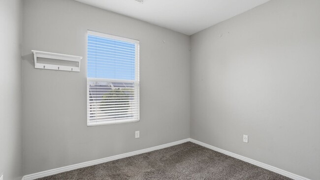 Building Photo - 4 Bedroom Townhome in Daybreak!!