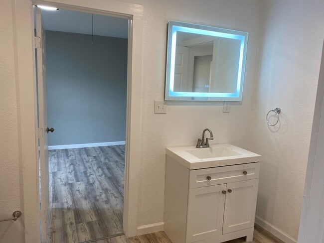 Building Photo - 1/2 off First Month's Rent plus $50 Amazon...