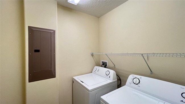 Building Photo - 13040 Overstreet Rd