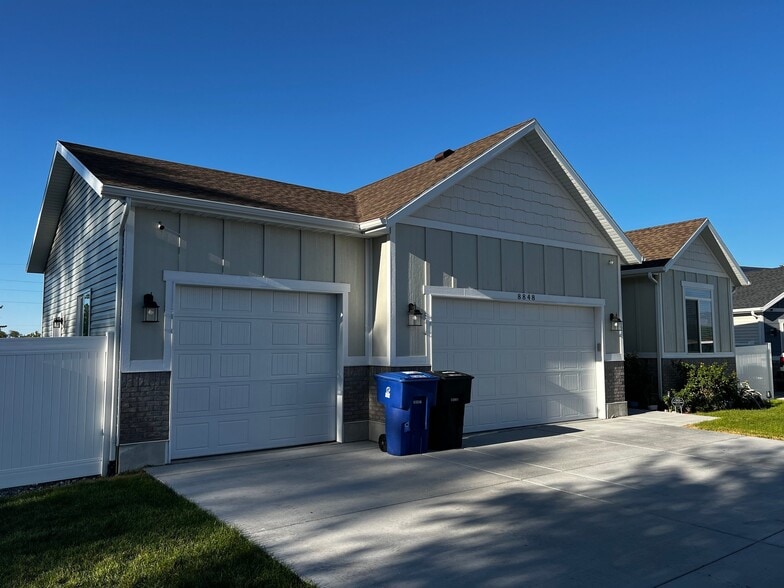 Building Photo - 8848 Daisy View Ln