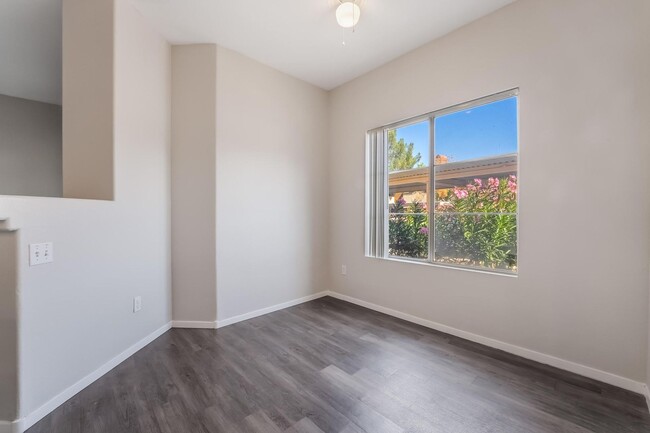 Building Photo - Amazing Remodeled Condo in guard gated Sed...