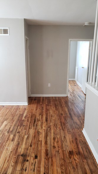 Building Photo - 4809 Meade St NE