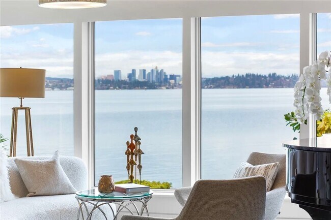 Building Photo - Leschi Waterfront Home