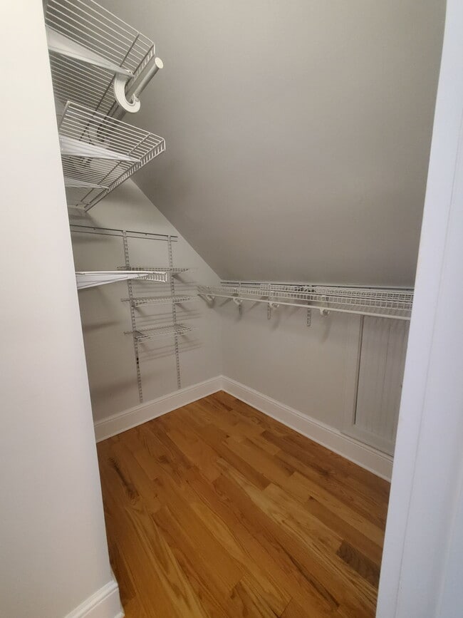 Building Photo - 12 Maplewood Terrace