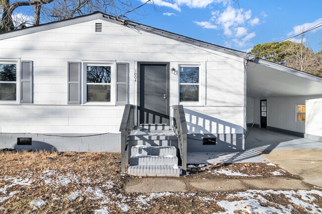 Building Photo - 1004 E Russell Ct