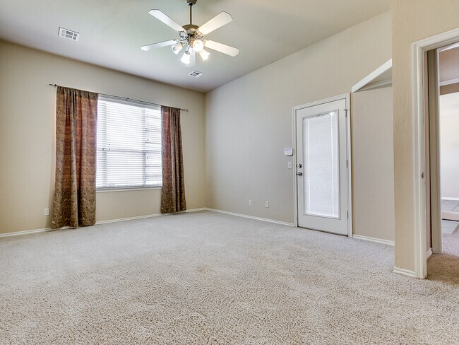 Building Photo - Lone Oak Ridge + Gated Community + 4 beds/2.5 Baths + Storm Shelter + Deer Creek Schools