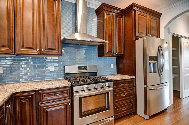 Building Photo - MOVE IN READY! GORGEOUS HOME IN CHESAPEAKE!