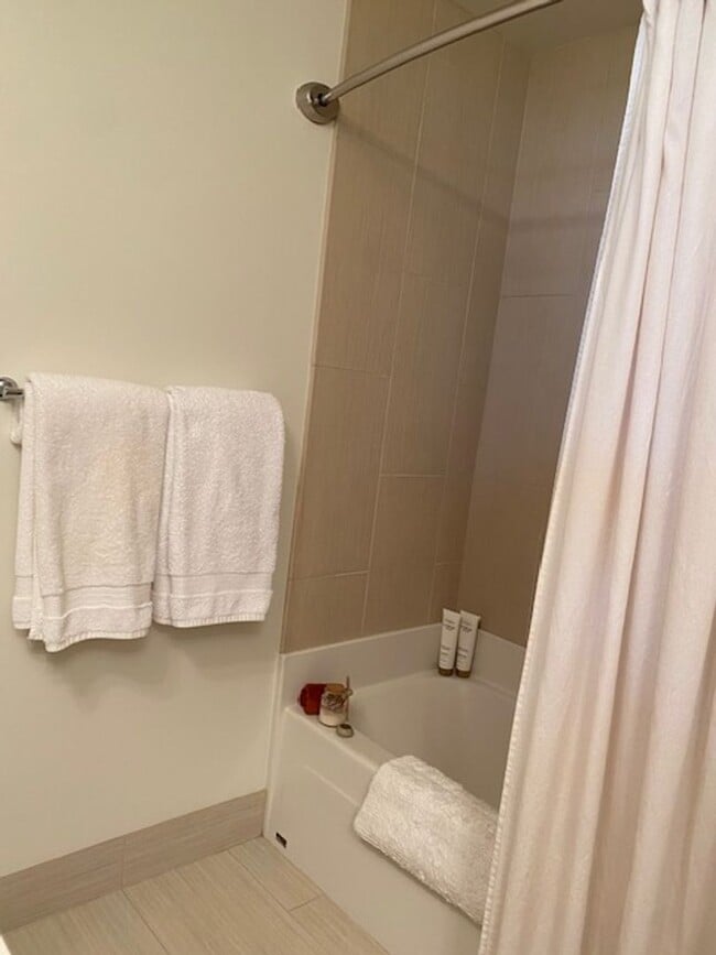 Building Photo - Luxury Fully Furnished Condo Downtown Salem Is Available