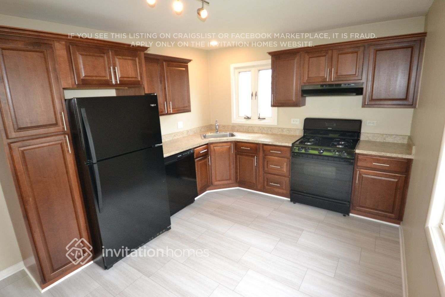 Building Photo - 368 N Biermann Ave