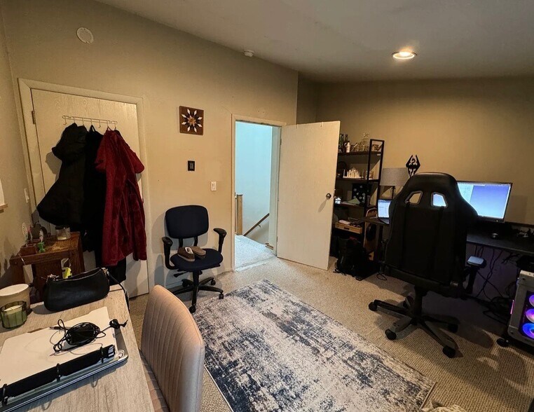 Building Photo - 205 Rano Blvd