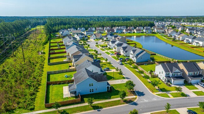 Building Photo - 201 Bigleaf Ct