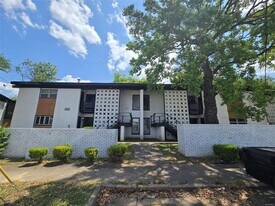 Building Photo - 3709 Wesley Dr